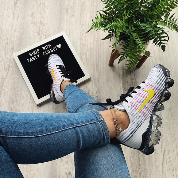 Nike vapormax flyknit sneakers - Picture 2 of 7
